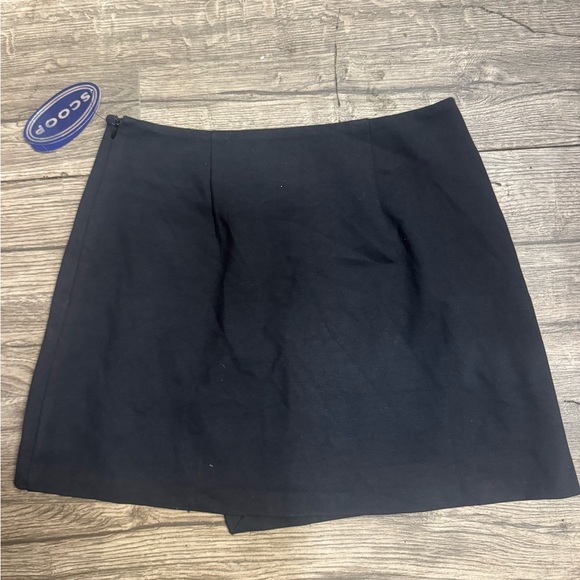 Black Scoop Skirt - Picture 2 of 7